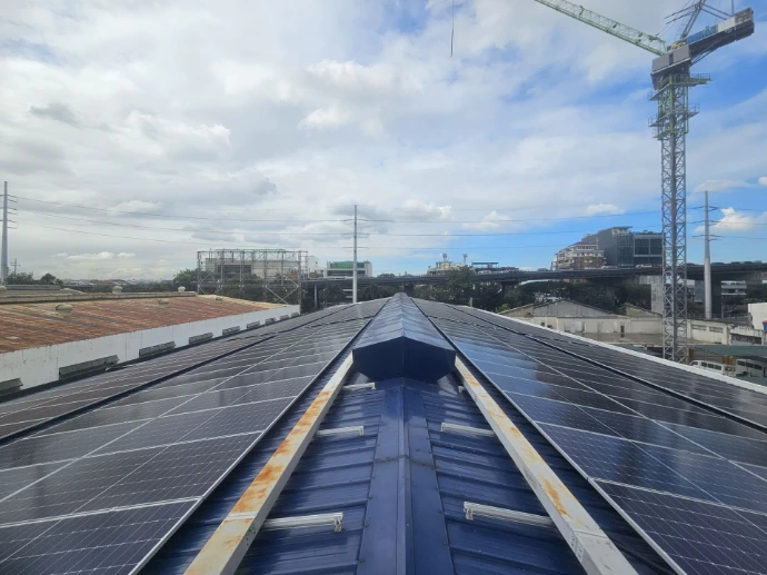 200kWp Ongrid Makati Commercial 200 kWp on-grid solar array on a commercial building rooftop in Makati City